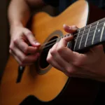 Chọn đàn guitar cho người mới